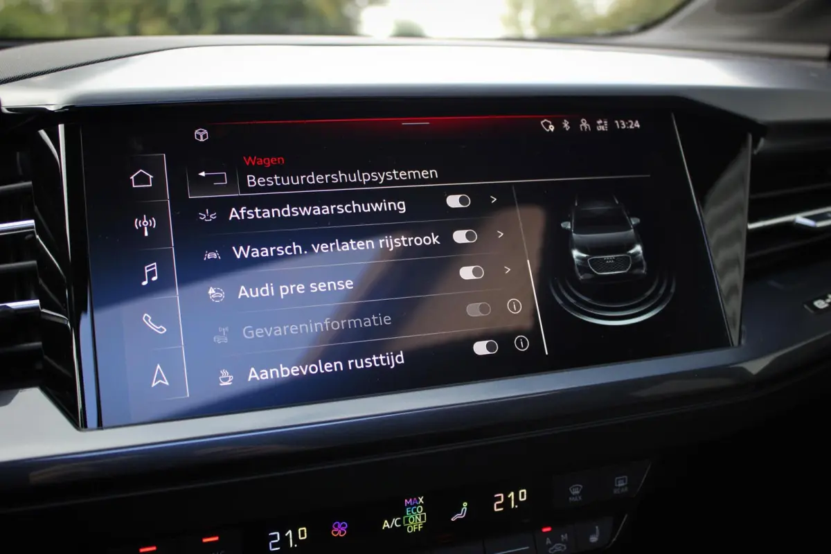 40 Advanced edition 77 kWh // 97,4% SoH | S-line | Panoramadak | Black Optic | Camera | Smartphone pakket | Keyless Advanced