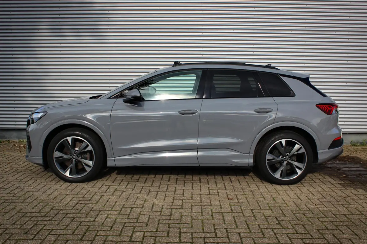 40 Advanced edition 77 kWh // 97,4% SoH | S-line | Panoramadak | Black Optic | Camera | Smartphone pakket | Keyless Advanced