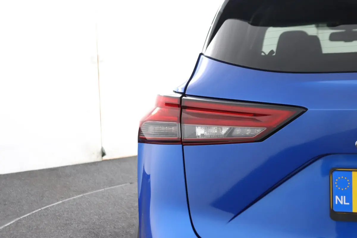 1.3 MHEV Premiere Edition | trekhaak | panoramadak | head-up display |