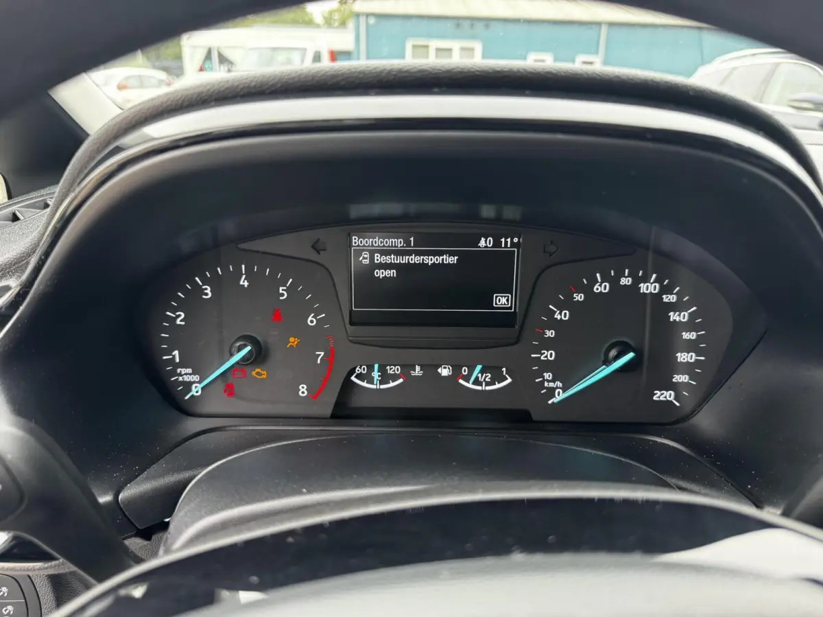 1.0 EcoBoost Connected 5d