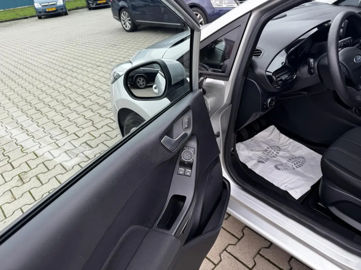 1.0 EcoBoost Connected 5d