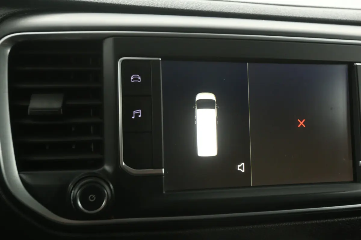 2.0 L3H1 180PK | Automaat | Clima | Cruise | Carplay | 3 Zits | Trekhaak | Parkeersens.