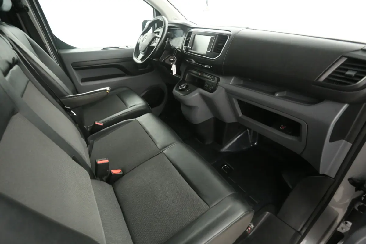 2.0 L3H1 180PK | Automaat | Clima | Cruise | Carplay | 3 Zits | Trekhaak | Parkeersens.
