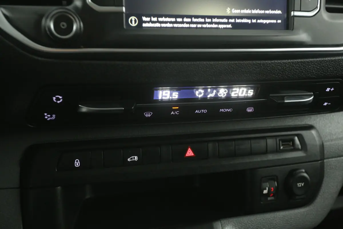 2.0 L3H1 180PK | Automaat | Clima | Cruise | Carplay | 3 Zits | Trekhaak | Parkeersens.