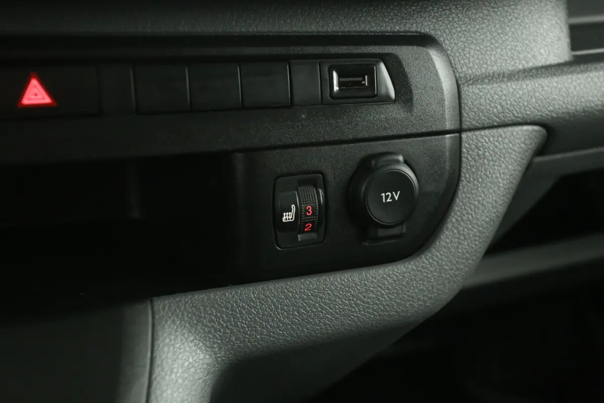2.0 L3H1 180PK | Automaat | Clima | Cruise | Carplay | 3 Zits | Trekhaak | Parkeersens.
