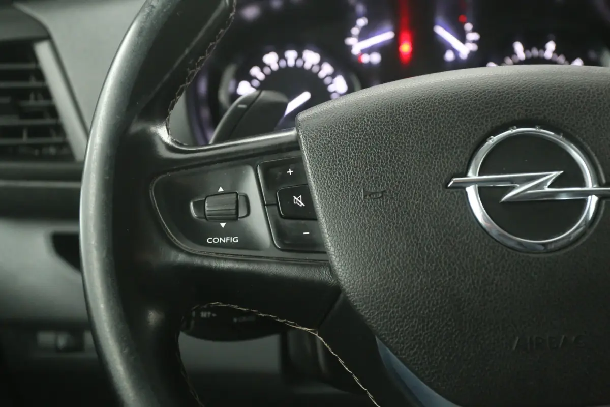 2.0 L3H1 180PK | Automaat | Clima | Cruise | Carplay | 3 Zits | Trekhaak | Parkeersens.