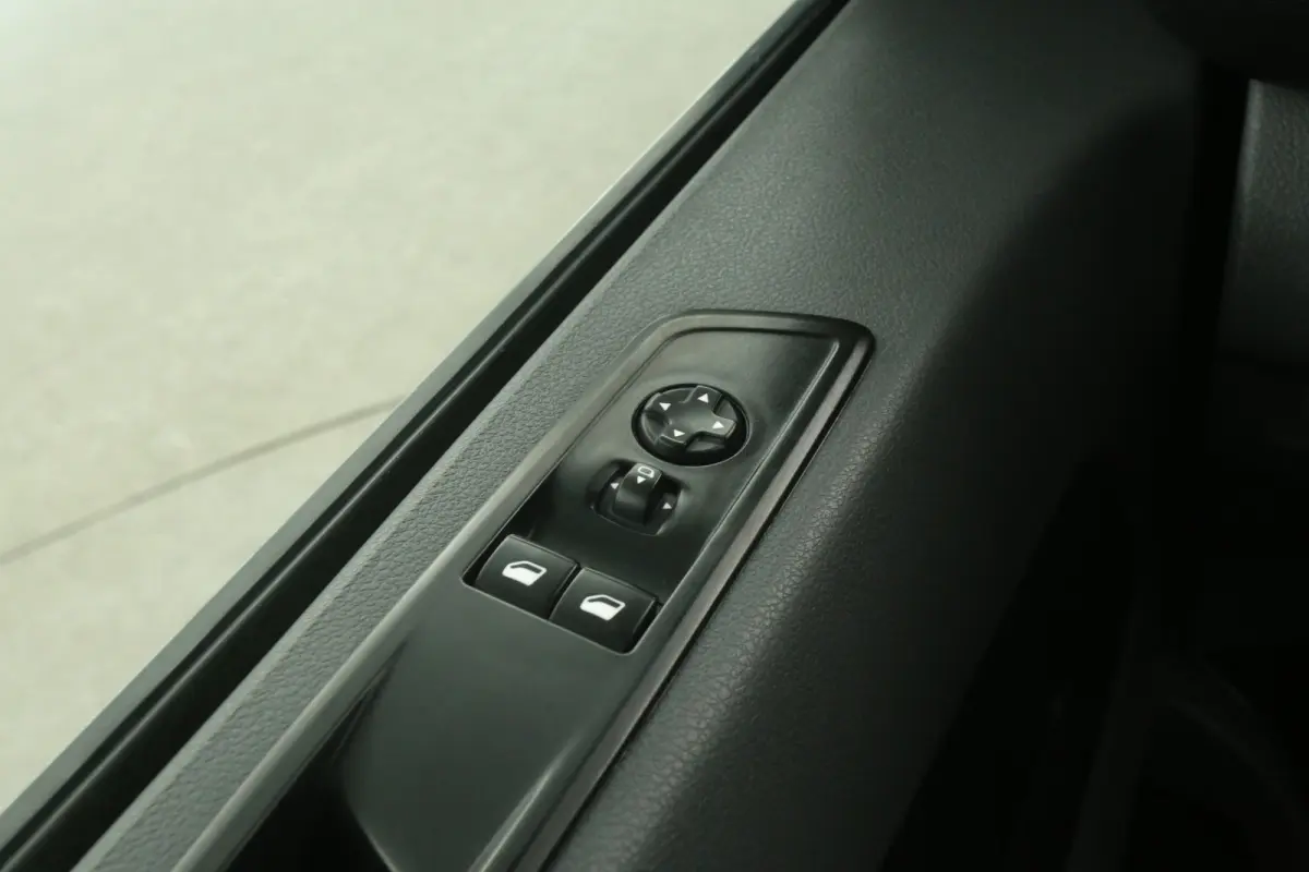 2.0 L3H1 180PK | Automaat | Clima | Cruise | Carplay | 3 Zits | Trekhaak | Parkeersens.