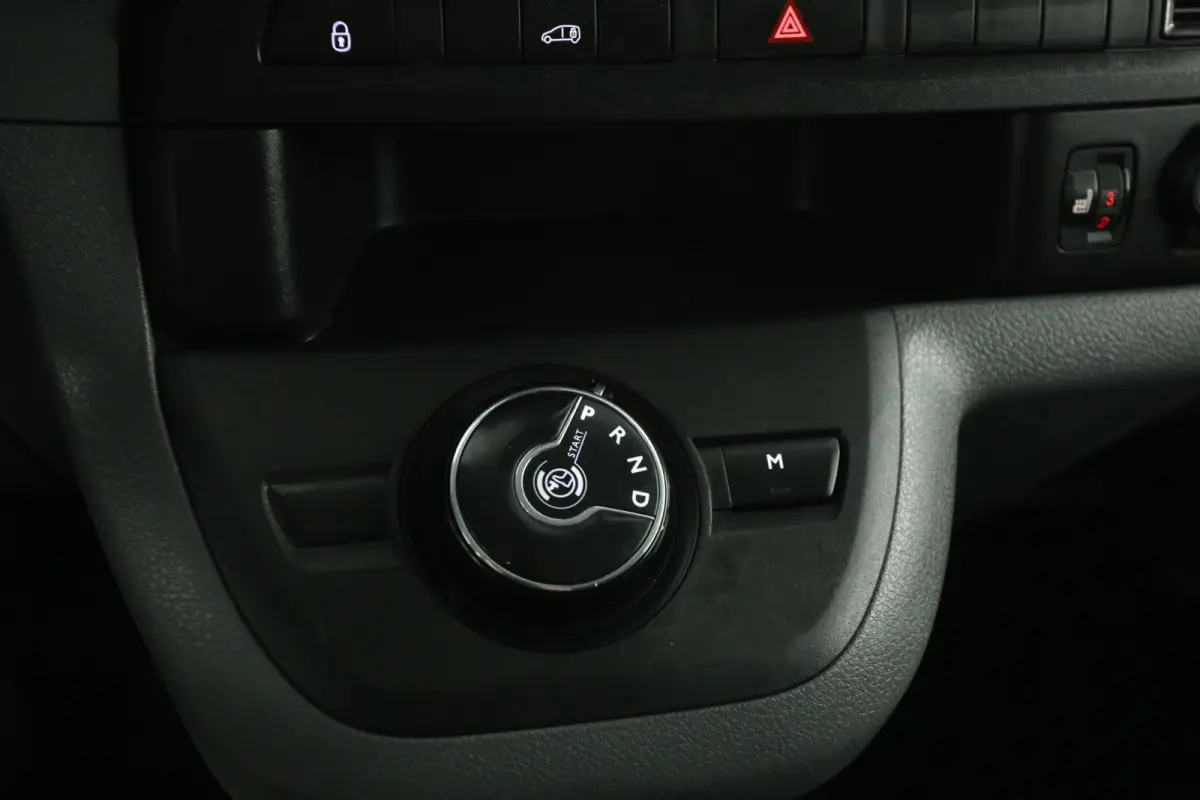 2.0 L3H1 180PK | Automaat | Clima | Cruise | Carplay | 3 Zits | Trekhaak | Parkeersens.