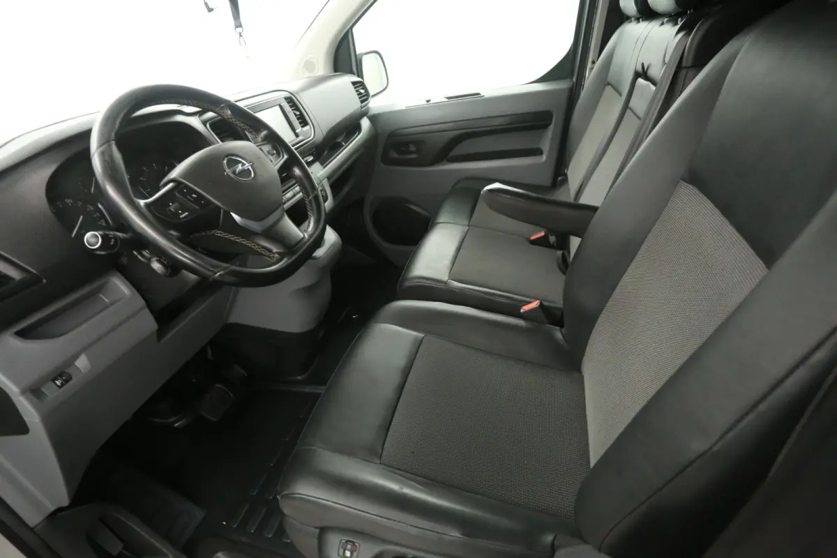 2.0 L3H1 180PK | Automaat | Clima | Cruise | Carplay | 3 Zits | Trekhaak | Parkeersens.