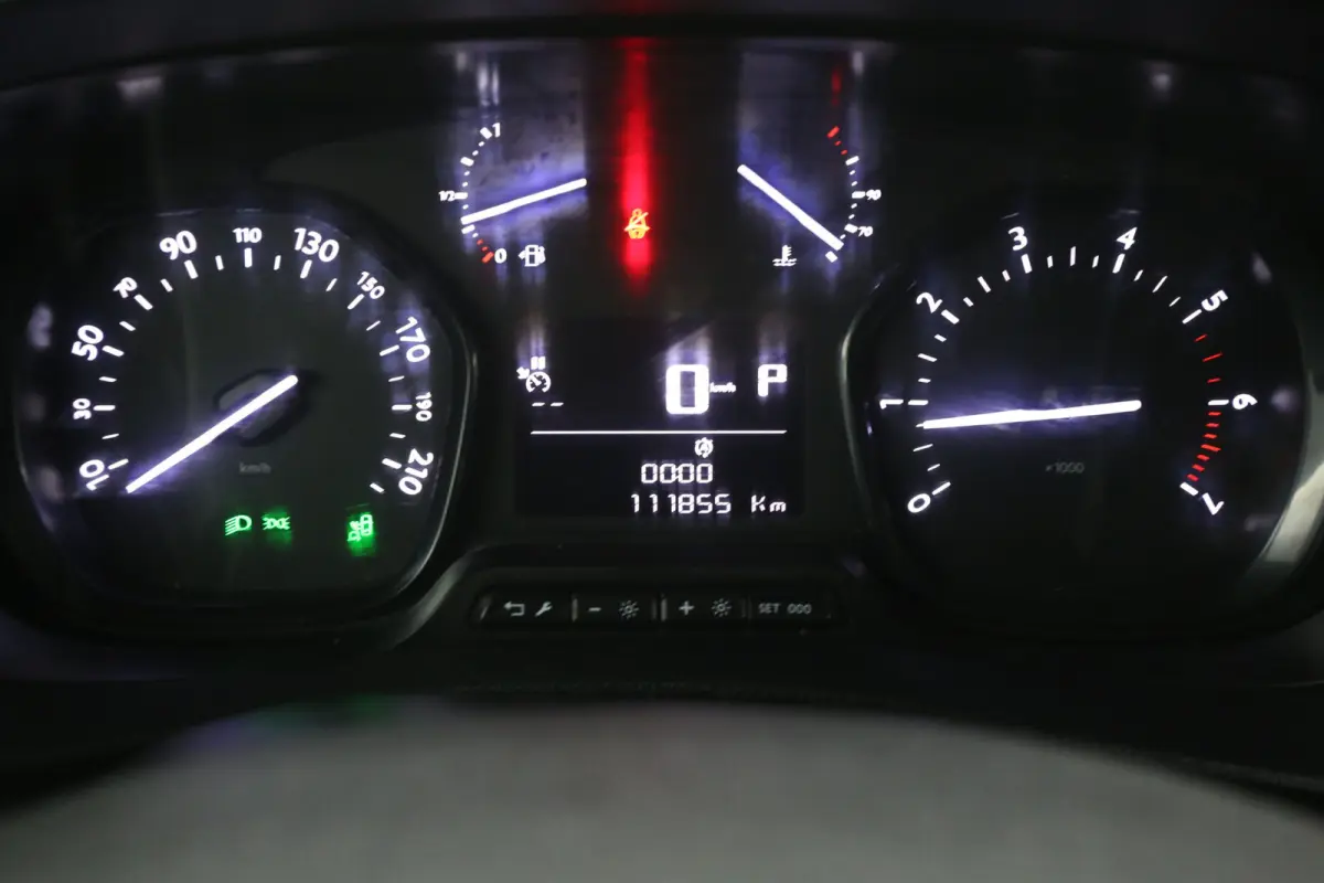 2.0 L3H1 180PK | Automaat | Clima | Cruise | Carplay | 3 Zits | Trekhaak | Parkeersens.
