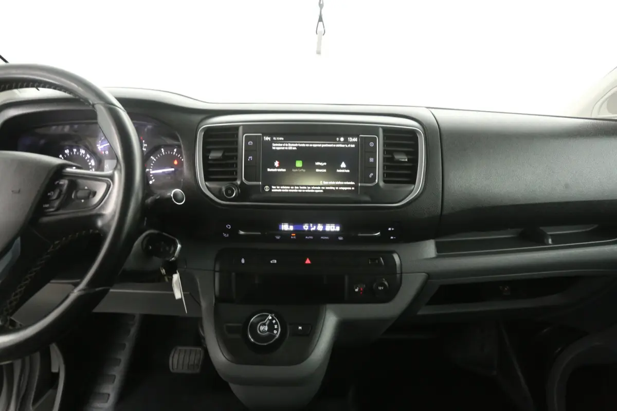 2.0 L3H1 180PK | Automaat | Clima | Cruise | Carplay | 3 Zits | Trekhaak | Parkeersens.