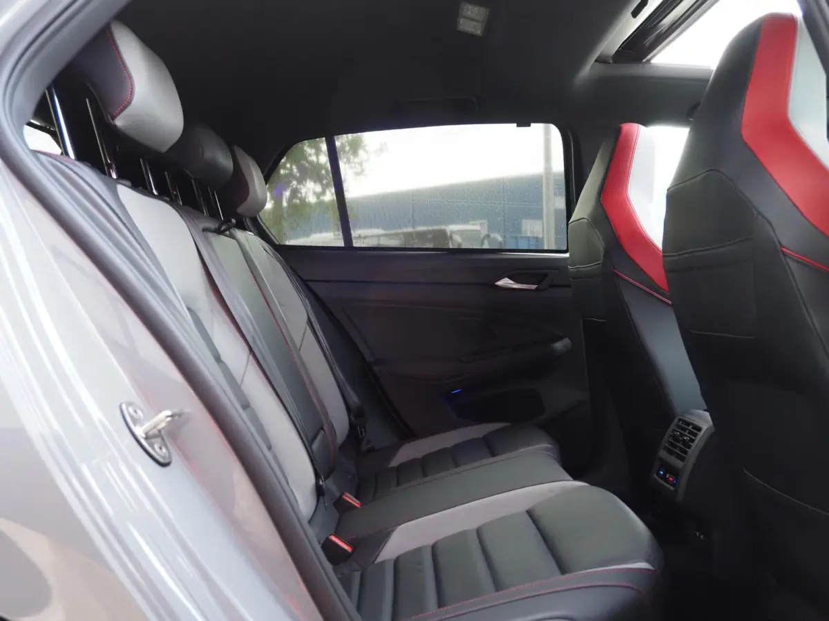 2.0 TSI GTI | Pano | Stoelventilatie | Leder | Harmon Kardon | Blind Spot | Stoelverwarming | IQ LED | Trekhaak | Ambient Sfeerverlichting | Carplay | Keyless | Digital Dash | Stuurwielverwa