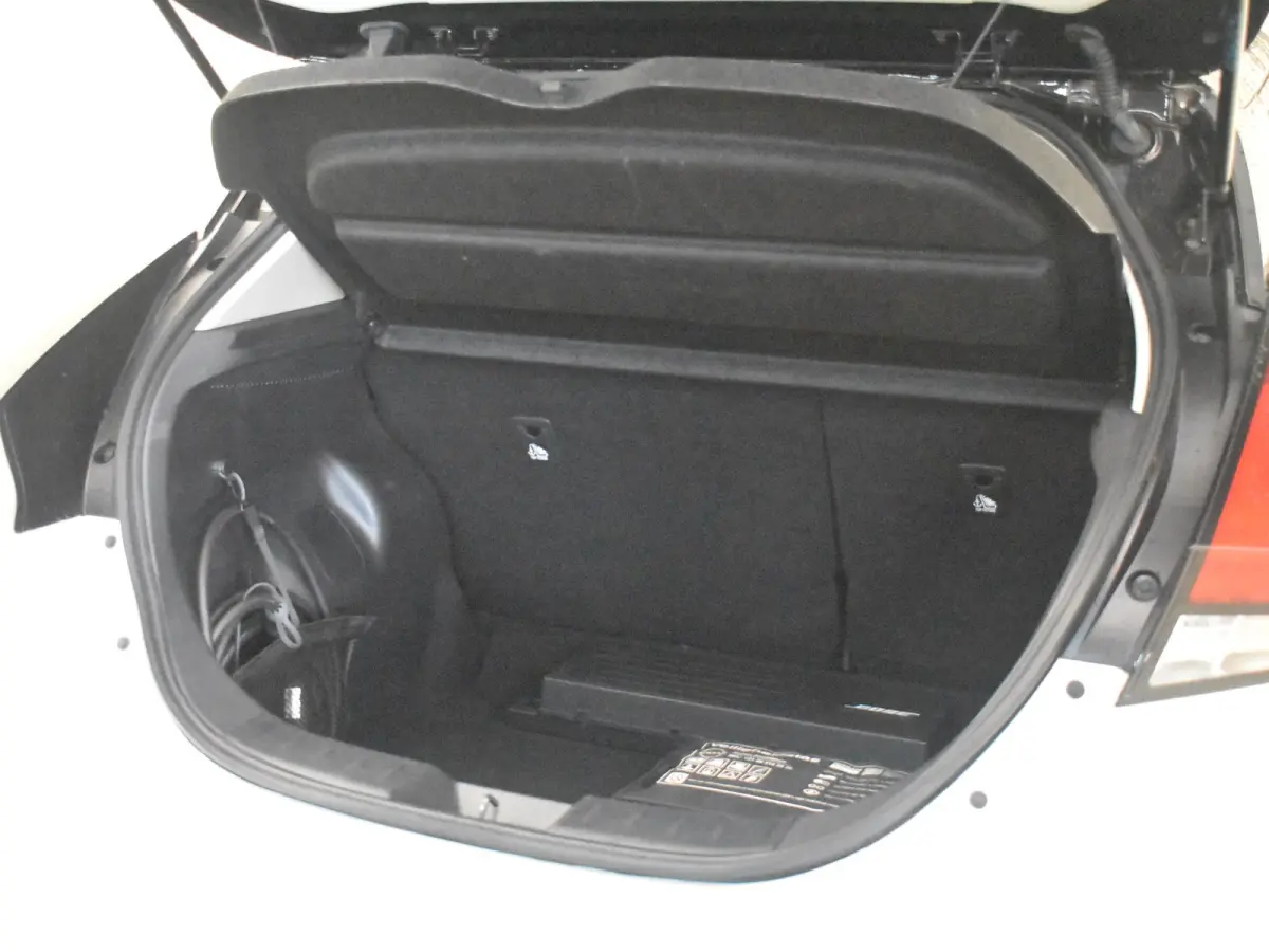 e+ Tekna 59 kWh l 360gr Camera l Stoelverwarming Voor en achter l Leder l Trekhaak l Bose Sound l