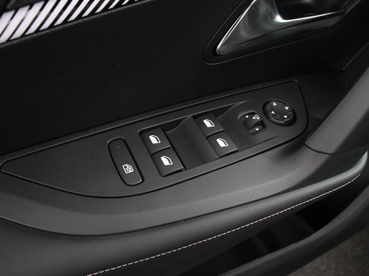 1.2 PureTech 130pk Automaat Allure Navigatie Climate Control Camera 360 Dab Led Lichtmetalen Velgen Parkeer sensoren Cruise Control Adaptive Stoelverwarming