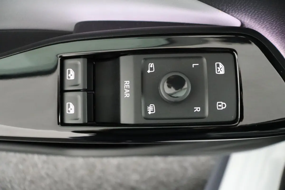 First Plus 58 kWh | stoelverwarming | adaptieve cruise control | achteruitrijcamera |