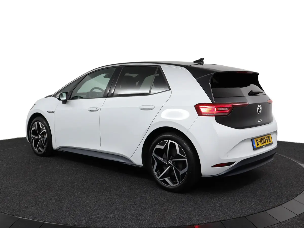 First Plus 58 kWh | stoelverwarming | adaptieve cruise control | achteruitrijcamera |