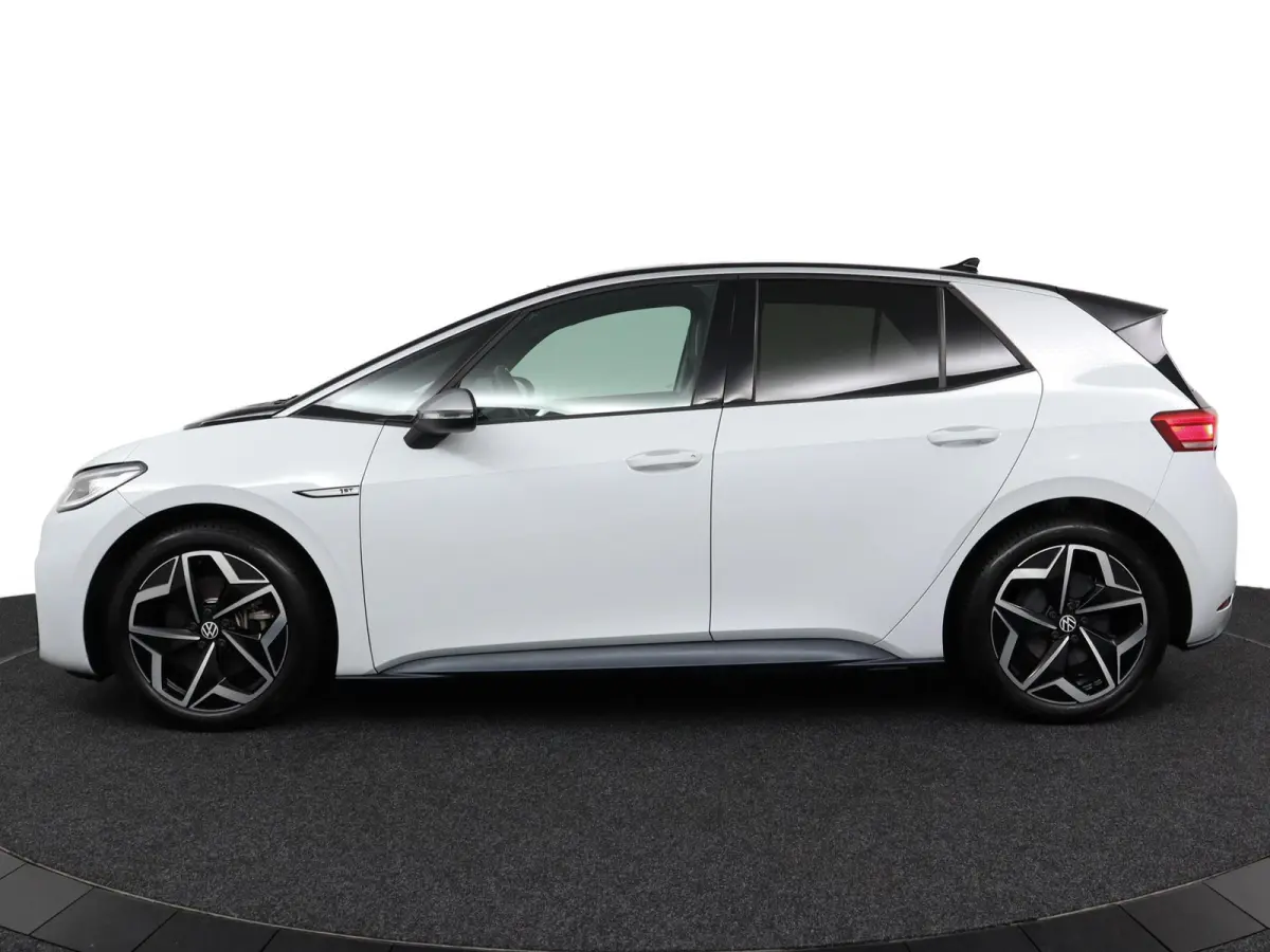 First Plus 58 kWh | stoelverwarming | adaptieve cruise control | achteruitrijcamera |