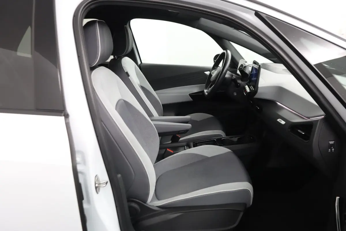 First Plus 58 kWh | stoelverwarming | adaptieve cruise control | achteruitrijcamera |