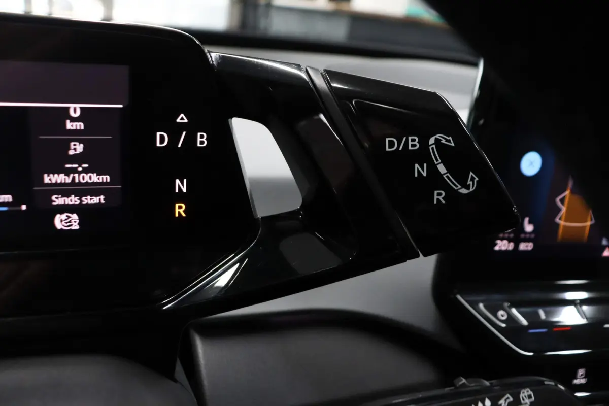 First Plus 58 kWh | stoelverwarming | adaptieve cruise control | achteruitrijcamera |