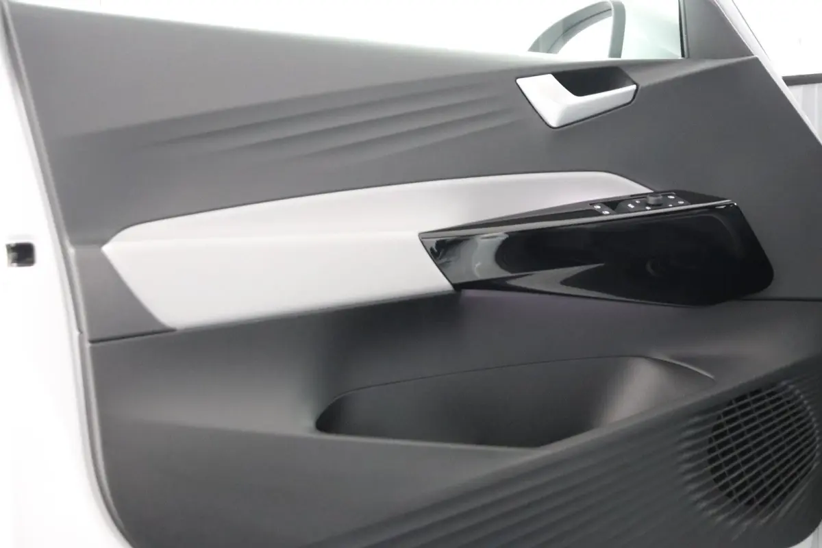 First Plus 58 kWh | stoelverwarming | adaptieve cruise control | achteruitrijcamera |