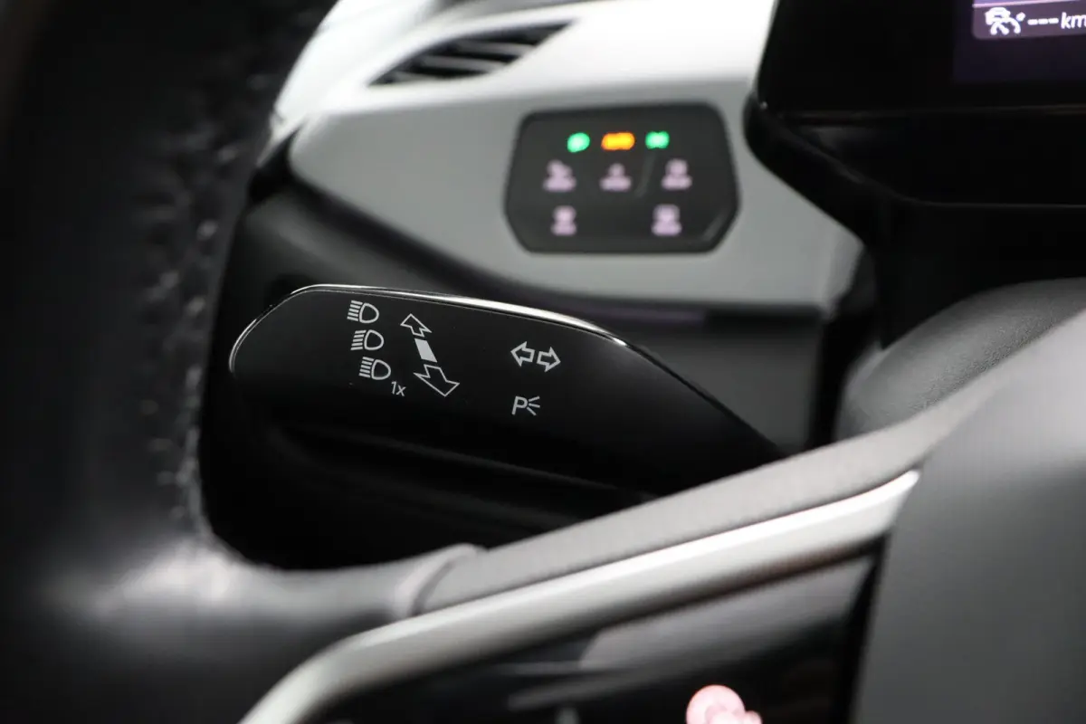 First Plus 58 kWh | stoelverwarming | adaptieve cruise control | achteruitrijcamera |