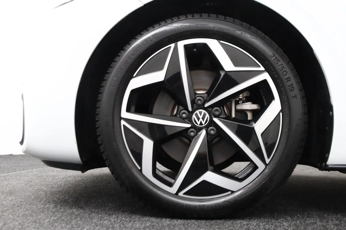 First Plus 58 kWh | stoelverwarming | adaptieve cruise control | achteruitrijcamera |