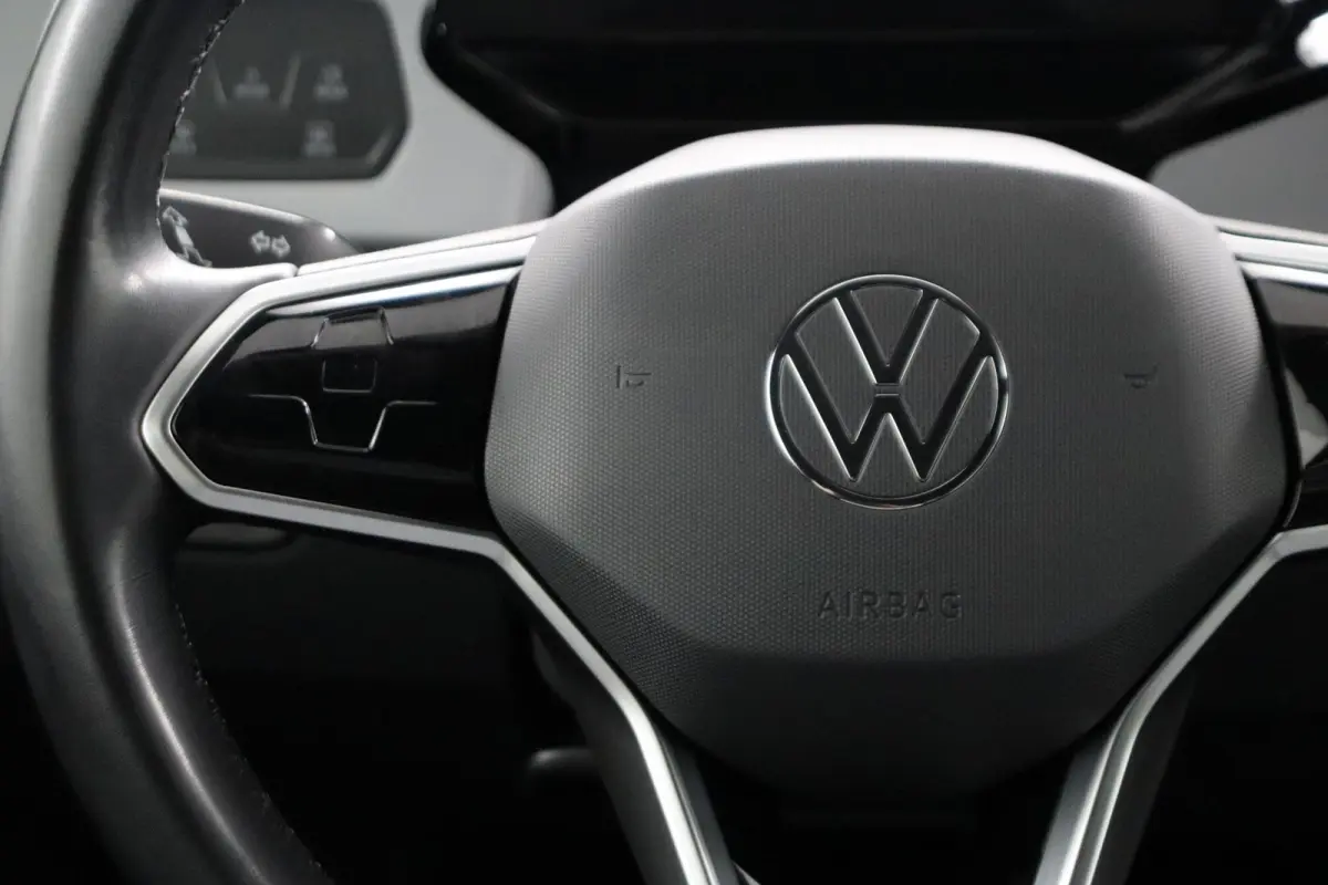 First Plus 58 kWh | stoelverwarming | adaptieve cruise control | achteruitrijcamera |