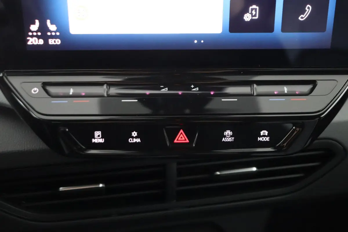 First Plus 58 kWh | stoelverwarming | adaptieve cruise control | achteruitrijcamera |