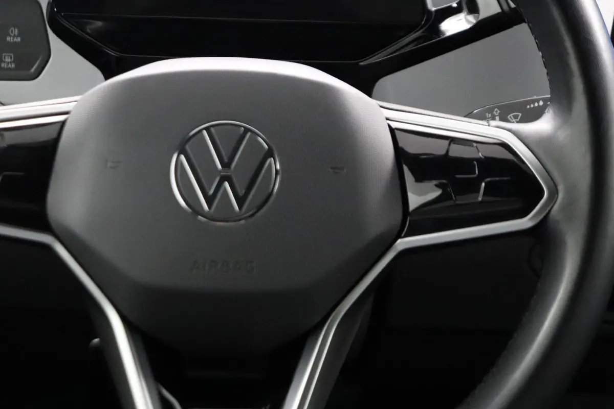 First Plus 58 kWh | stoelverwarming | adaptieve cruise control | achteruitrijcamera |