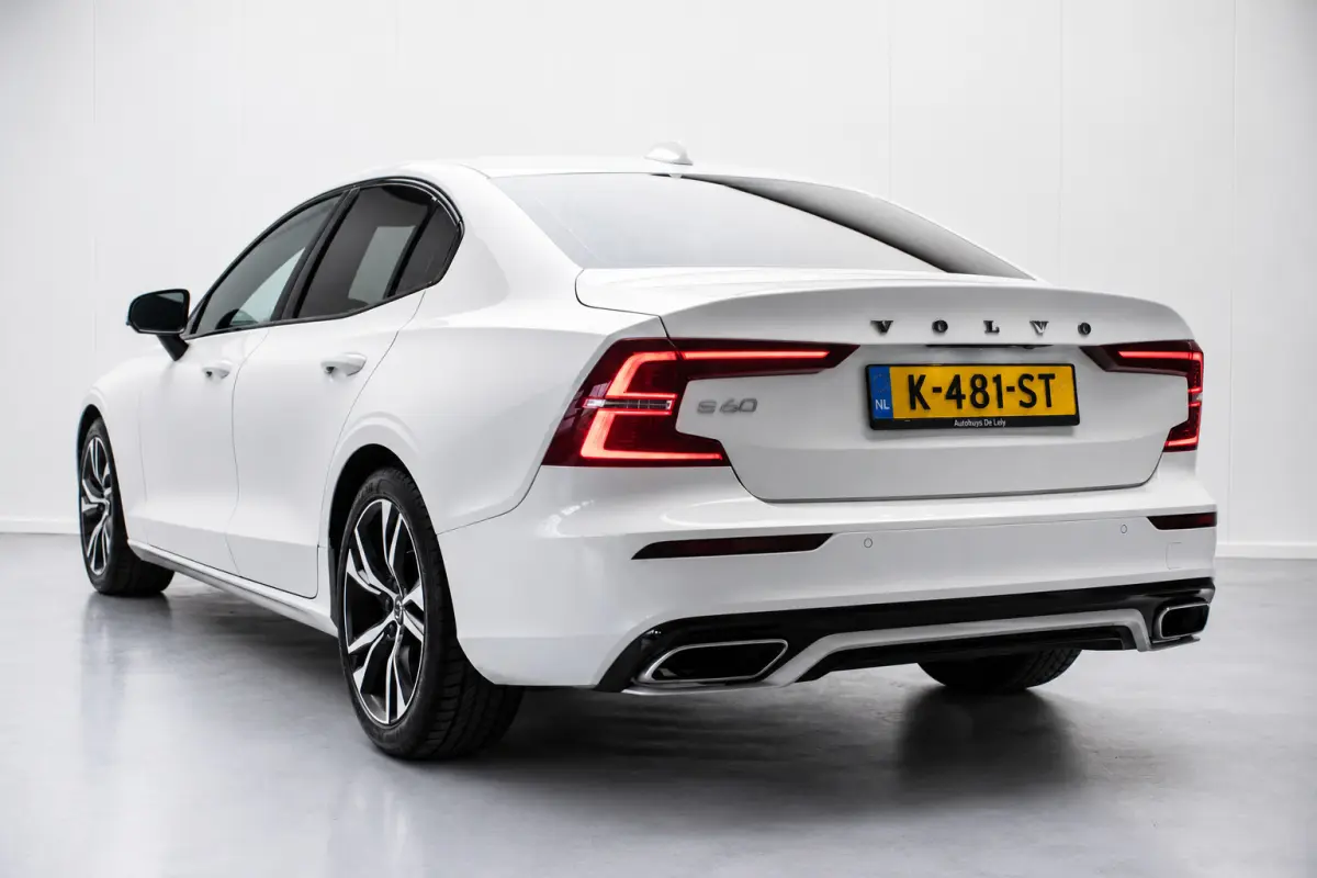2.0 B3 R-Design Black Pack NL-auto [ Massage Stoelkoeling/verwarming Harman-Kardon Nappa Memory Pilot Assist DAB ]