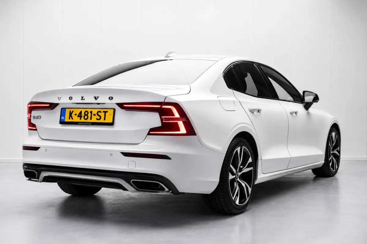 2.0 B3 R-Design Black Pack NL-auto [ Massage Stoelkoeling/verwarming Harman-Kardon Nappa Memory Pilot Assist DAB ]