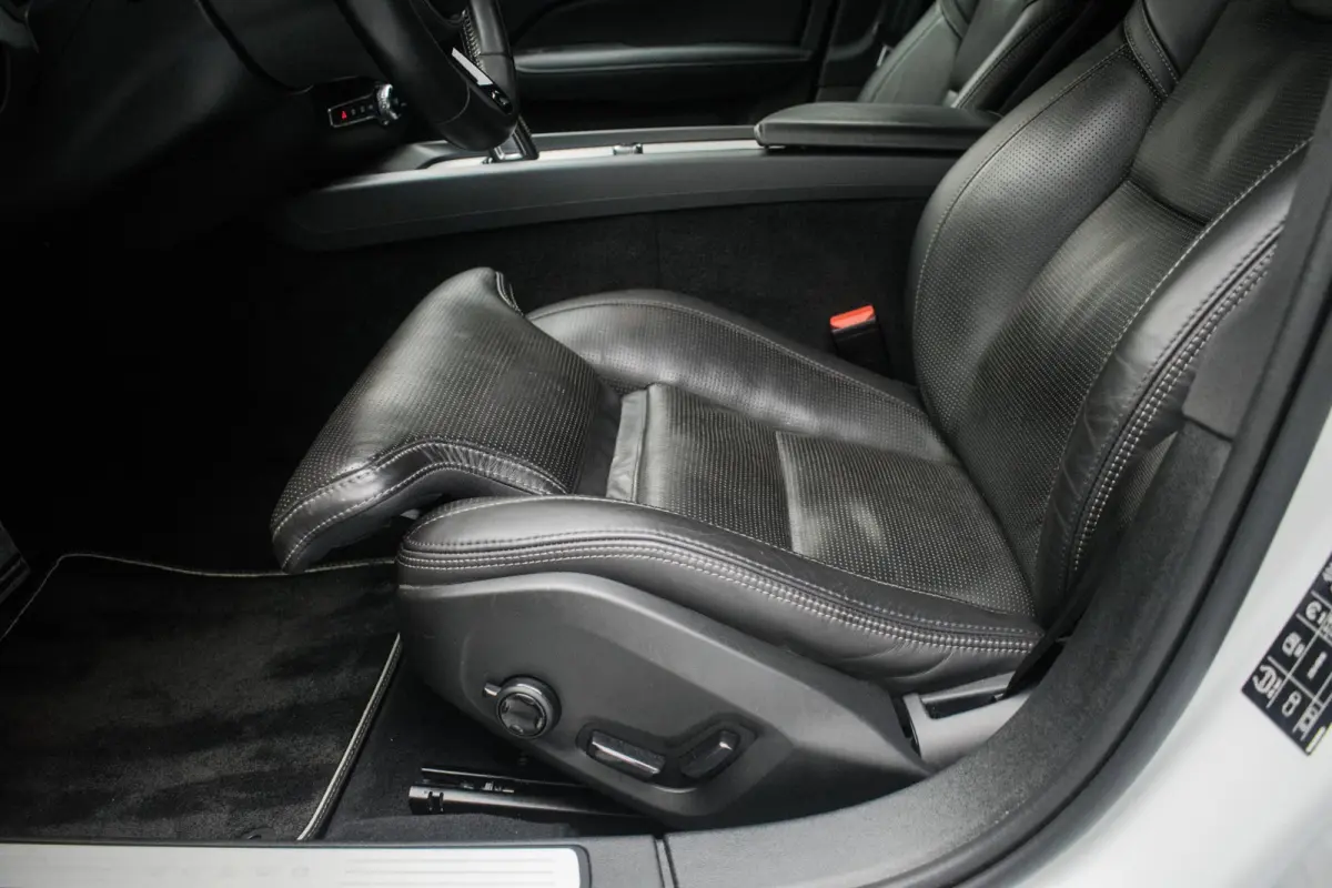 2.0 B3 R-Design Black Pack NL-auto [ Massage Stoelkoeling/verwarming Harman-Kardon Nappa Memory Pilot Assist DAB ]