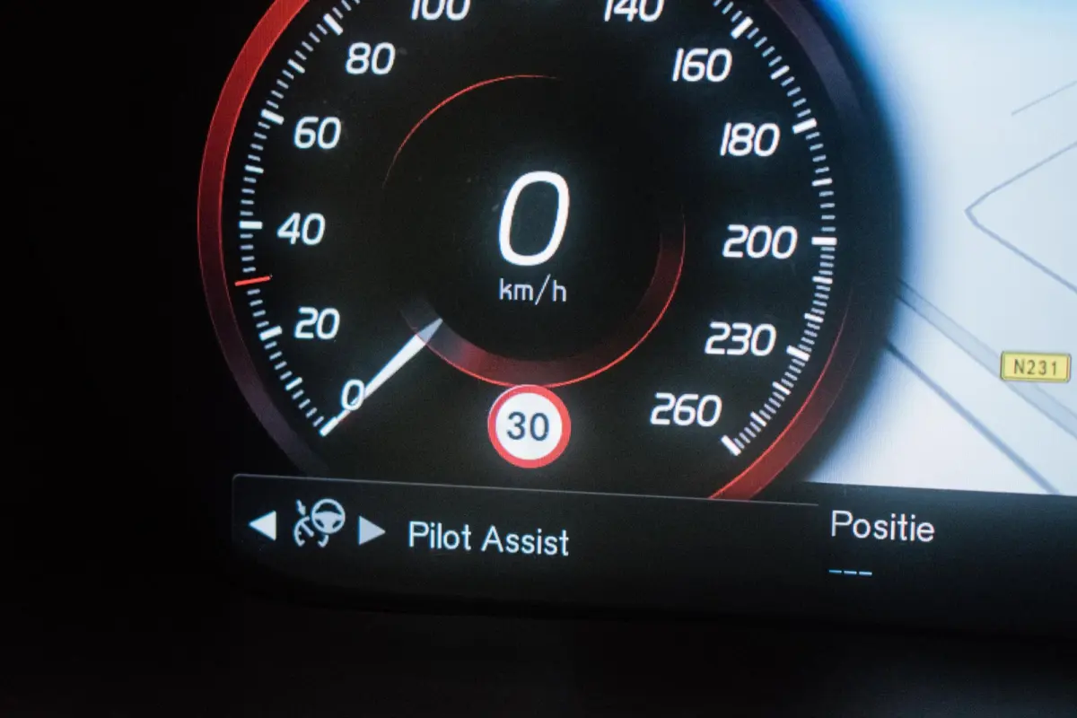 2.0 B3 R-Design Black Pack NL-auto [ Massage Stoelkoeling/verwarming Harman-Kardon Nappa Memory Pilot Assist DAB ]