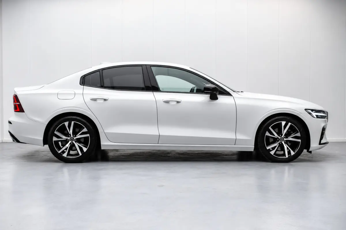 2.0 B3 R-Design Black Pack NL-auto [ Massage Stoelkoeling/verwarming Harman-Kardon Nappa Memory Pilot Assist DAB ]