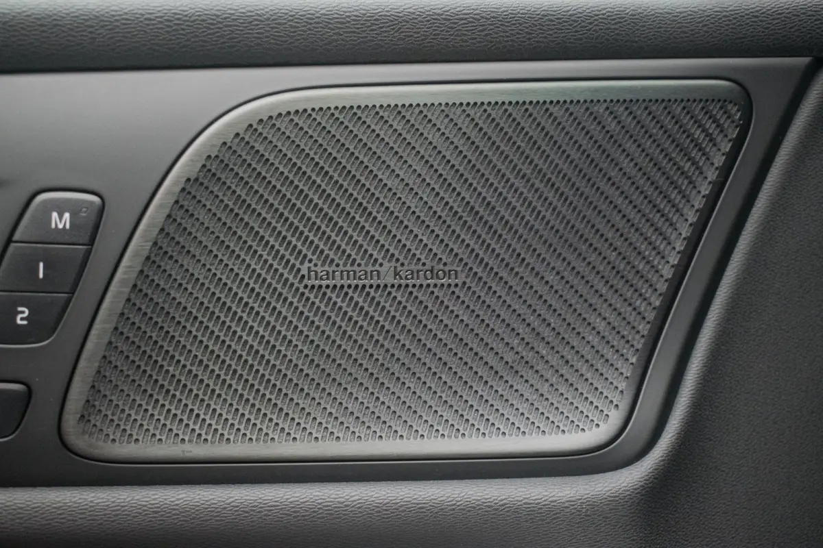 2.0 B3 R-Design Black Pack NL-auto [ Massage Stoelkoeling/verwarming Harman-Kardon Nappa Memory Pilot Assist DAB ]