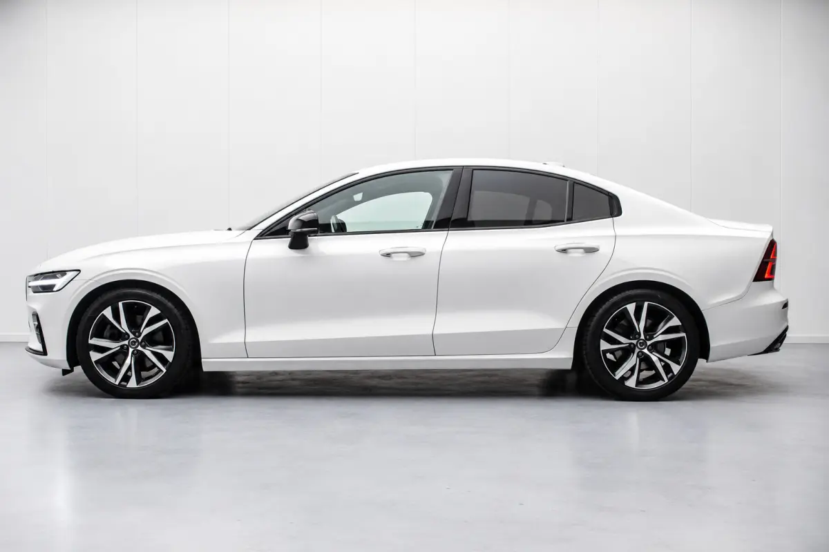 2.0 B3 R-Design Black Pack NL-auto [ Massage Stoelkoeling/verwarming Harman-Kardon Nappa Memory Pilot Assist DAB ]