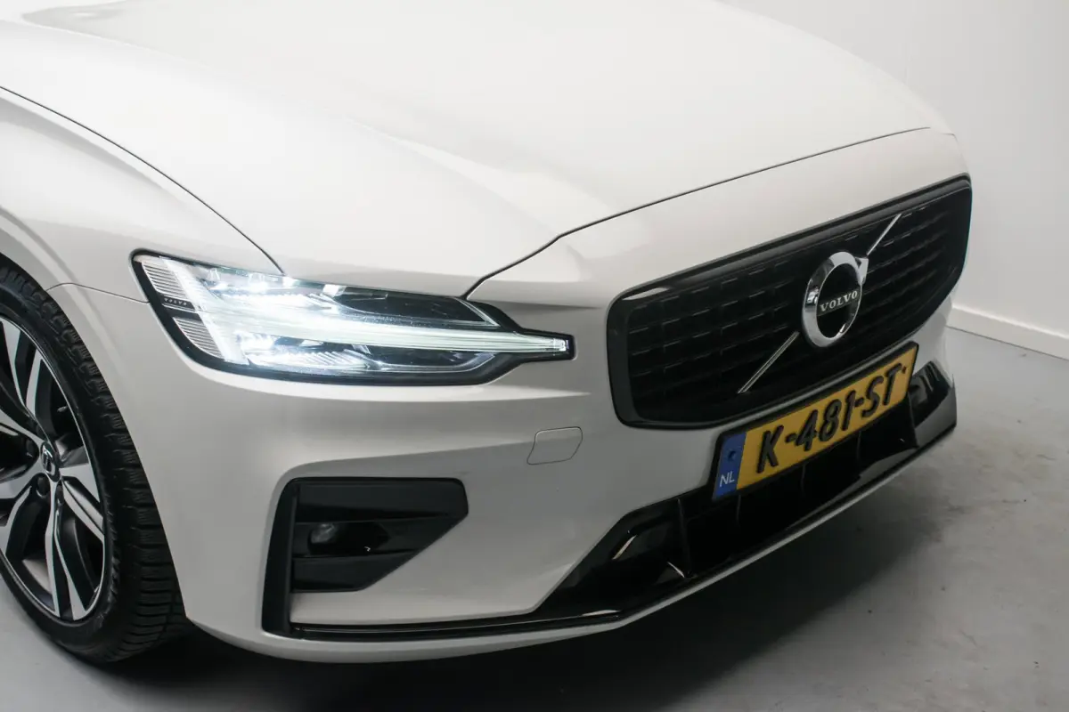 2.0 B3 R-Design Black Pack NL-auto [ Massage Stoelkoeling/verwarming Harman-Kardon Nappa Memory Pilot Assist DAB ]