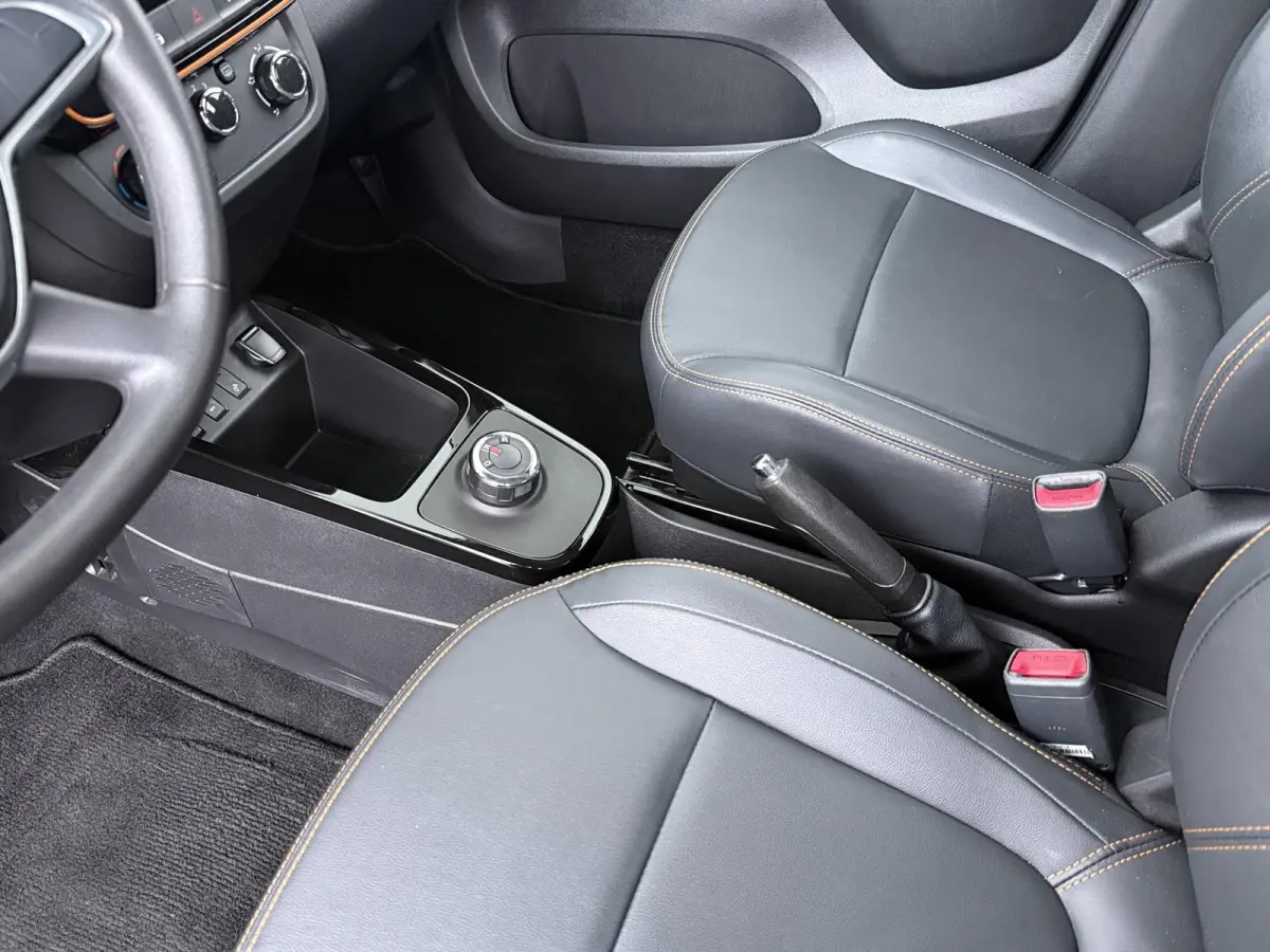 Comfort Plus (Orange Pack) | achteruitrijcamera | Apple Carplay/Android Auto |