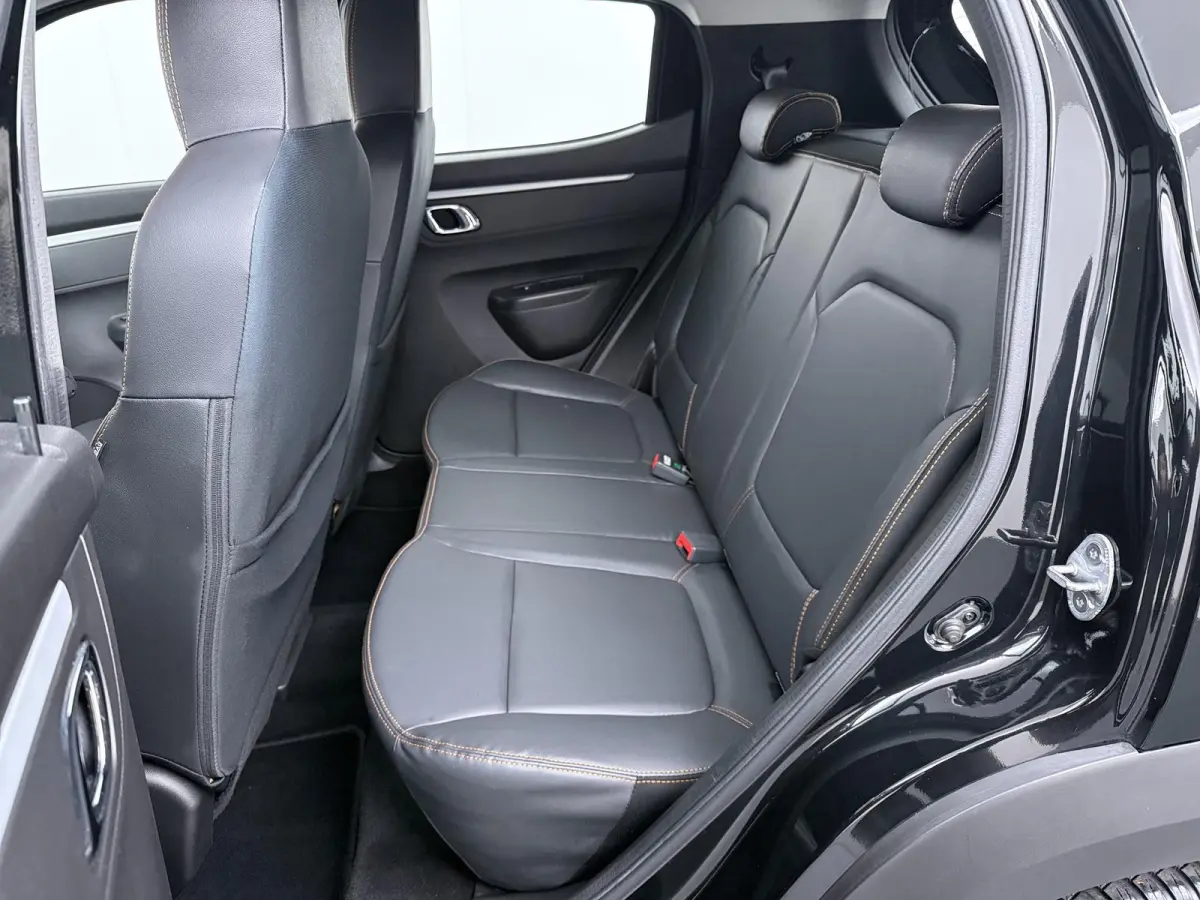 Comfort Plus (Orange Pack) | achteruitrijcamera | Apple Carplay/Android Auto |