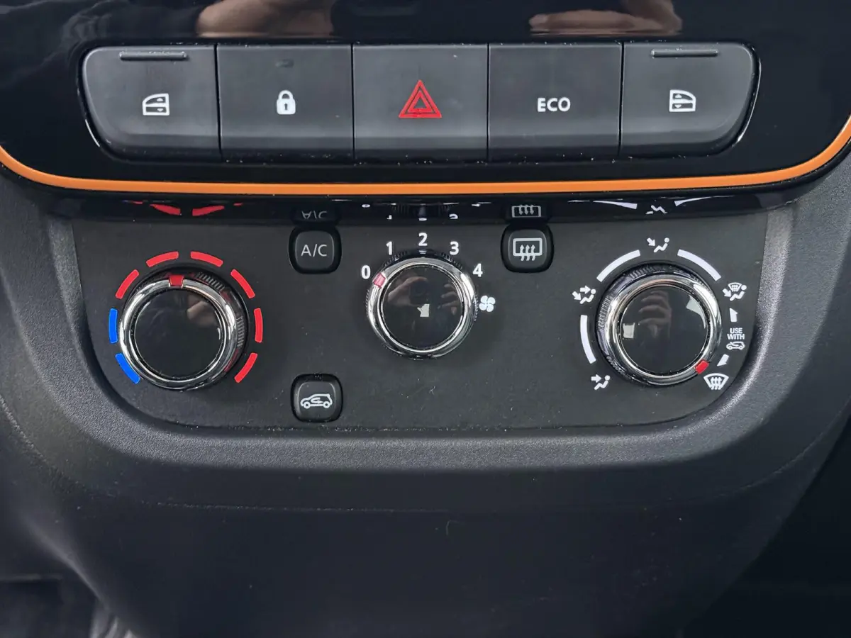 Comfort Plus (Orange Pack) | achteruitrijcamera | Apple Carplay/Android Auto |