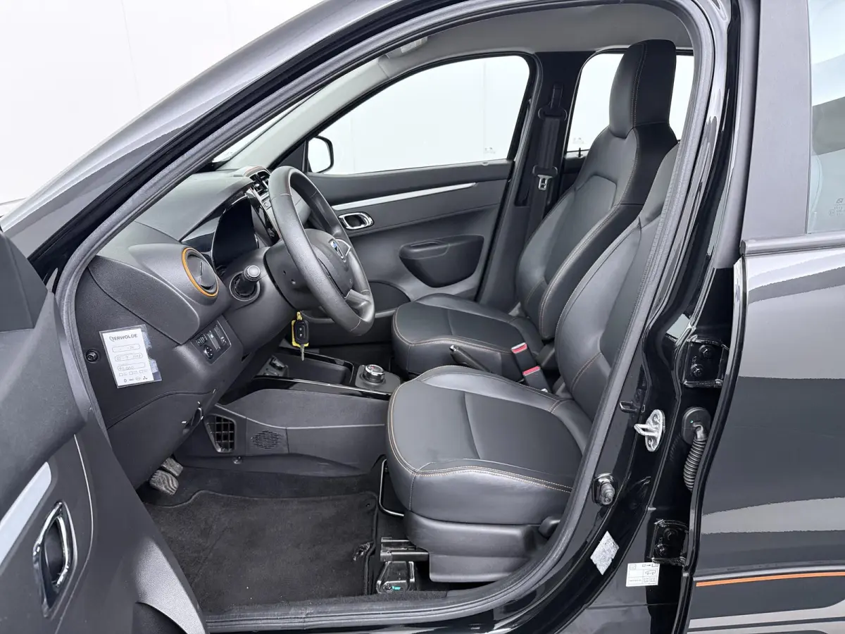 Comfort Plus (Orange Pack) | achteruitrijcamera | Apple Carplay/Android Auto |