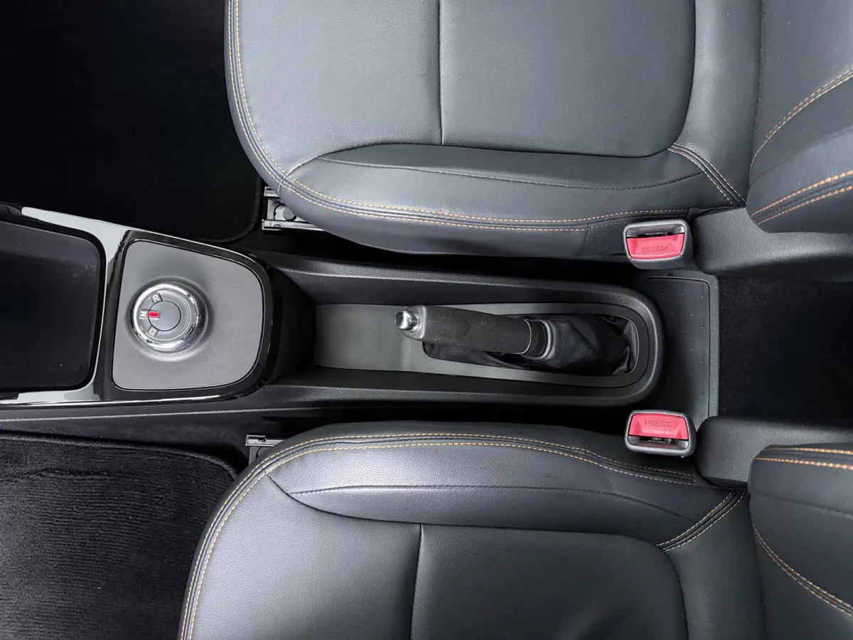 Comfort Plus (Orange Pack) | achteruitrijcamera | Apple Carplay/Android Auto |