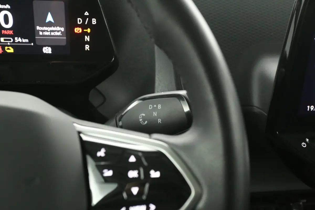 77 kWh 204PK L1H1 | Snelladen | SOH 95% | Airco | Cruise | Carplay | 3 Zits | Trekhaak | Parkeersens.