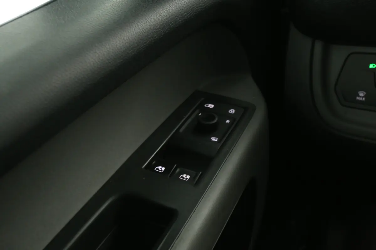77 kWh 204PK L1H1 | Snelladen | SOH 95% | Airco | Cruise | Carplay | 3 Zits | Trekhaak | Parkeersens.