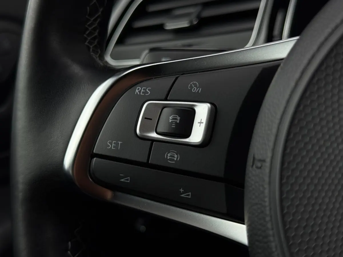 1.5 TSI Sport Business R / PANO / CARPLAY / MODE SPORT / ACC / GARANTIE / LED / DODEHOEK /CAMERA / LUXE LEDER /
