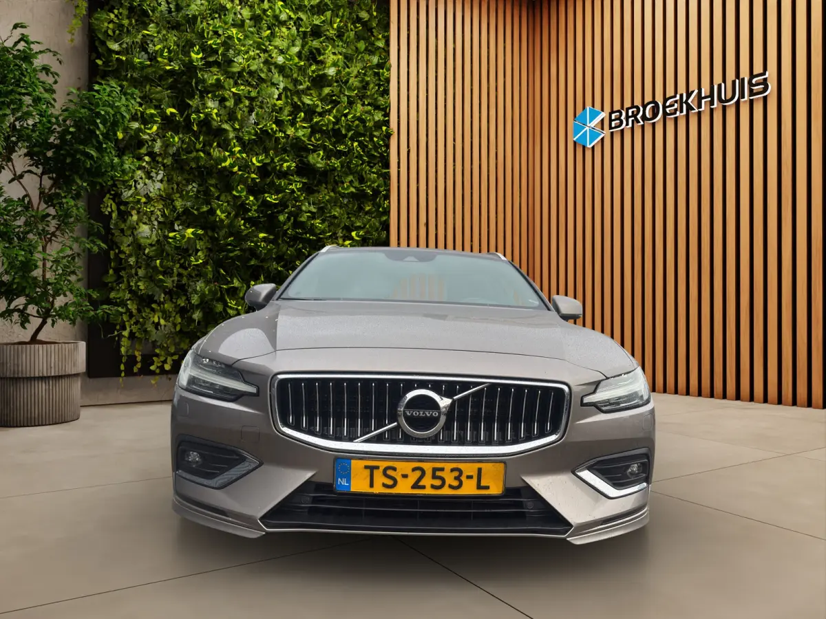 2.0 T5 Inscription | Styling kit | Harman/Kardon | Trekhaak | Camera | Adaptive Cruise | 20" Velgen
