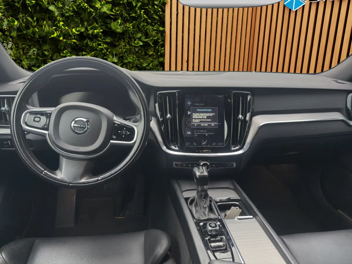 2.0 T5 Inscription | Styling kit | Harman/Kardon | Trekhaak | Camera | Adaptive Cruise | 20" Velgen