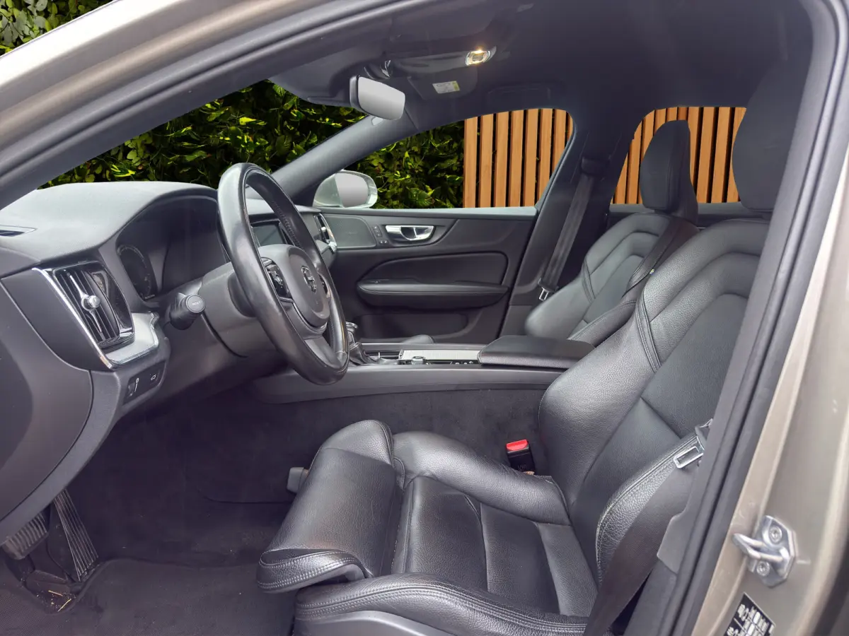 2.0 T5 Inscription | Styling kit | Harman/Kardon | Trekhaak | Camera | Adaptive Cruise | 20" Velgen