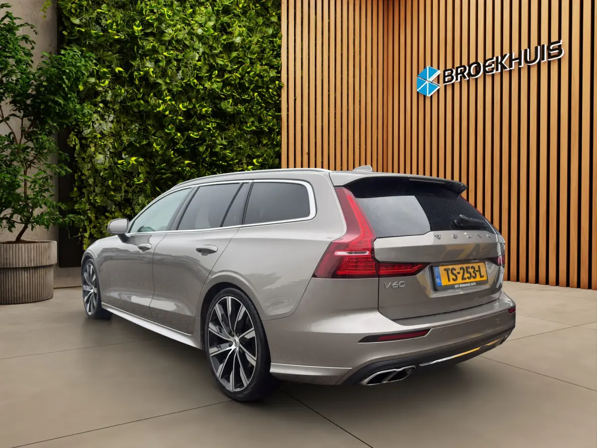 2.0 T5 Inscription | Styling kit | Harman/Kardon | Trekhaak | Camera | Adaptive Cruise | 20" Velgen