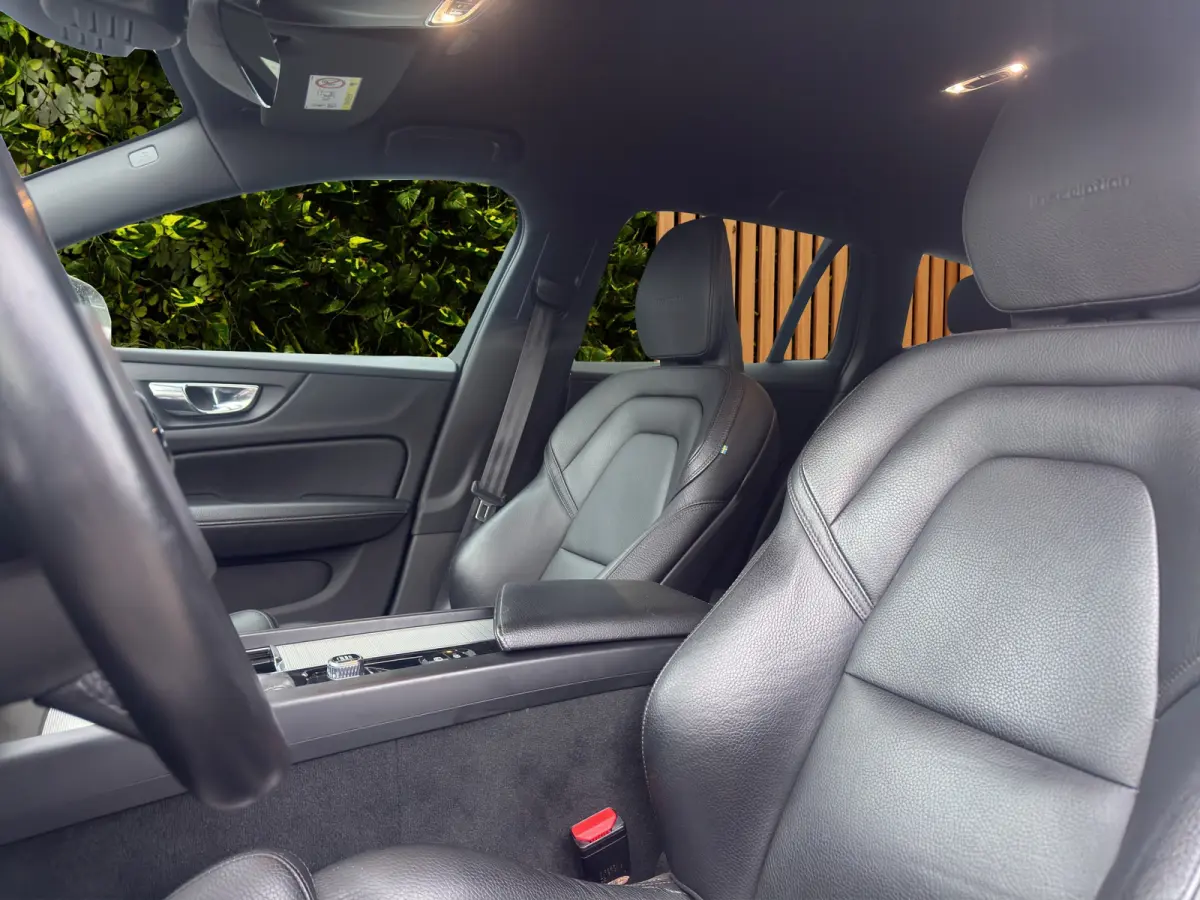 2.0 T5 Inscription | Styling kit | Harman/Kardon | Trekhaak | Camera | Adaptive Cruise | 20" Velgen